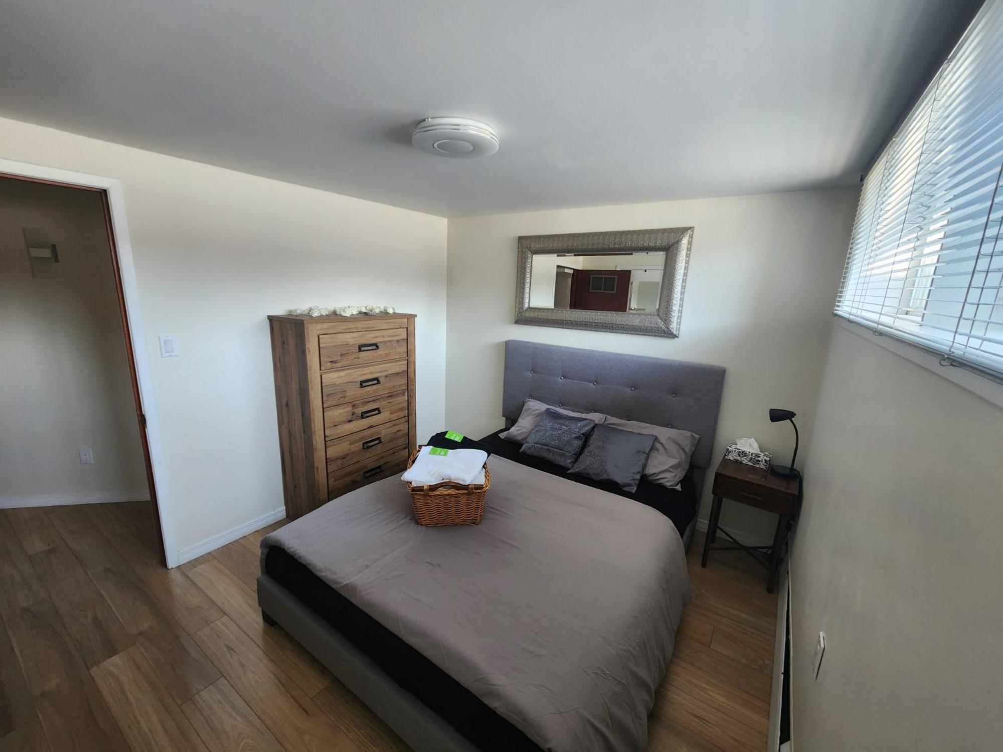 Private With Shared Space In A Basement Homestay